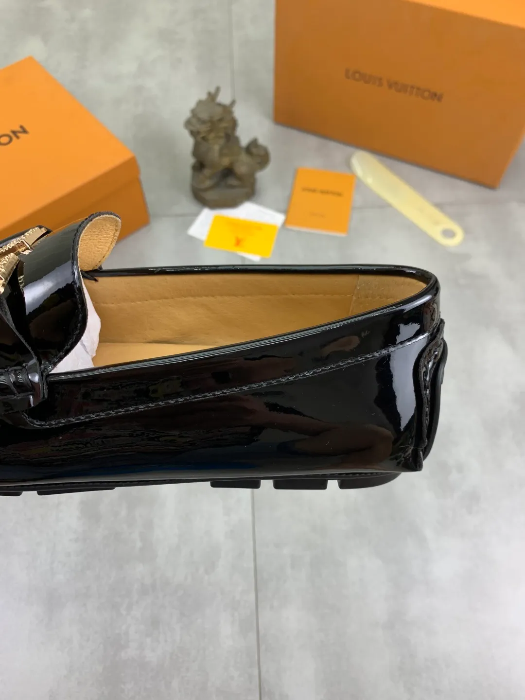 Men's Men's Shoes💰P340💰[New Style] 🆘 🔥🆕[Louis Vuitton] LV Hong Kong high-quality beanie shoes. Loaf style for lazy people. This fabric is made of 🇮🇹 imported Italian first-layer cowhide ➕ full first-layer pigskin lining. The lining is more high-end. The original non-slip and wear-resistant rubber outsole is the only choice for driving. Size: 38-45. Black optional.